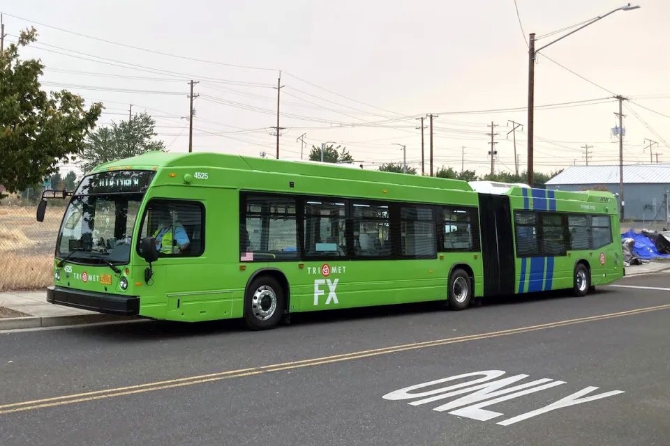 Green TriMet express bus in Portland, Oregon